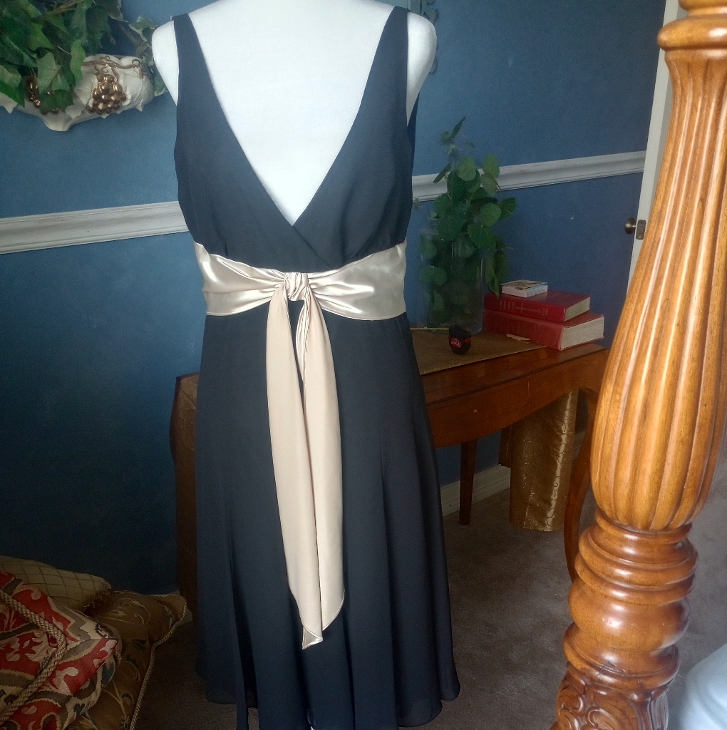 Scarlett Black And Cream Midi Special Occasions Sleeveless V-Neck Dress